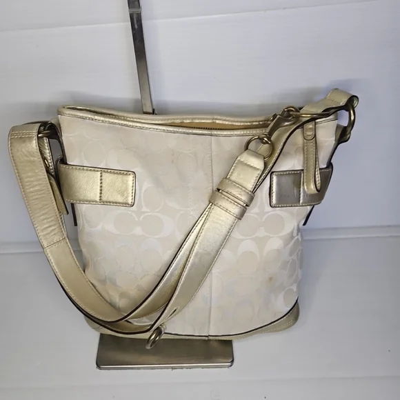 Vintge COACH Shoulder Bag Signature 2WAY Canvas And Leather With Metallic Gold . - Picture 2 of 8